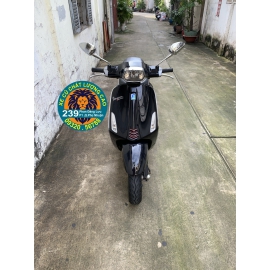 Vespa Sprint đèn vuông sản xuất năm 2015.